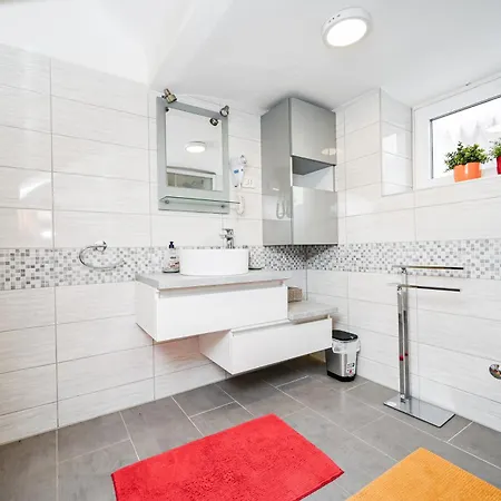 Seafront Apartment *