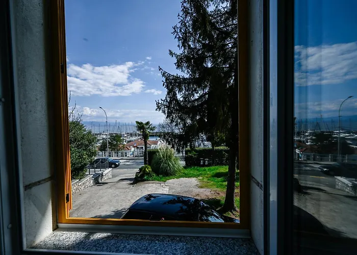 Seafront Apartment *